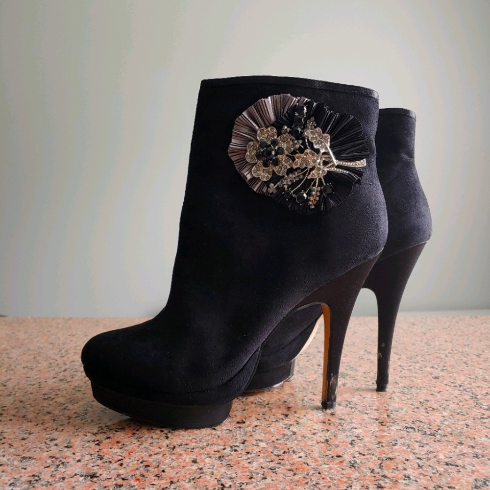 Black platform high heel booties